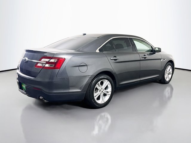 2017 Ford Taurus SE Image 4 of 34