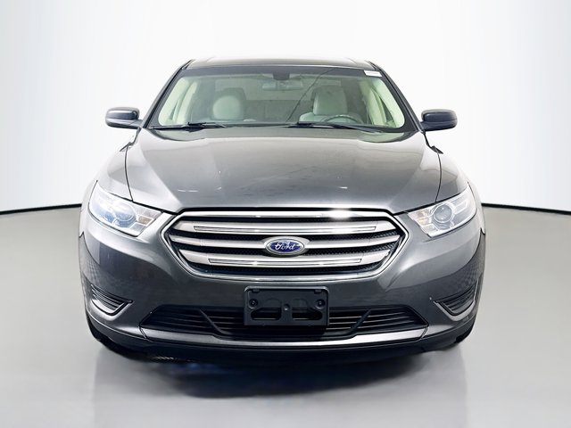 2017 Ford Taurus SE Image 2 of 34