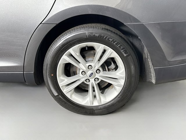 2017 Ford Taurus SE Image 12 of 34