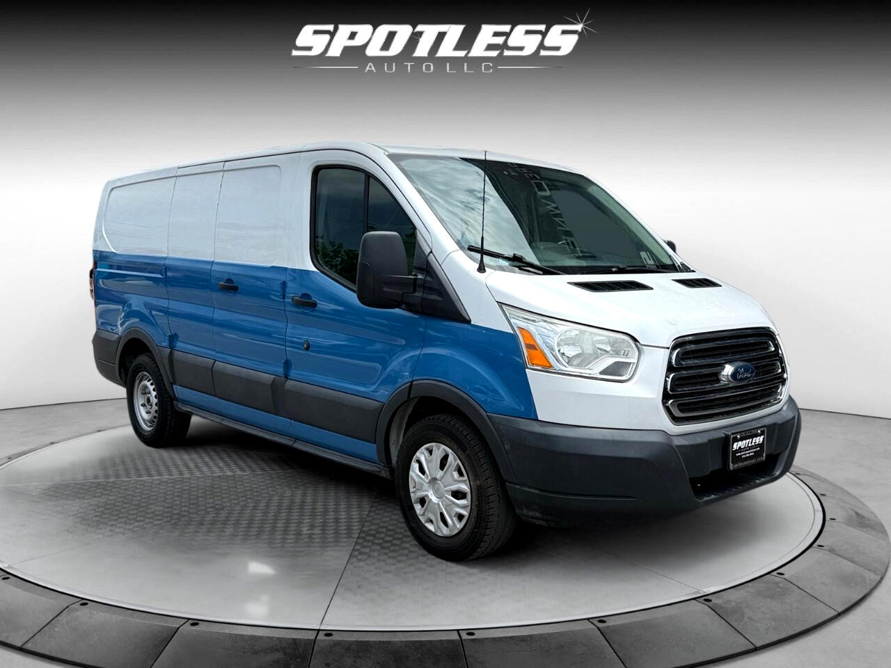 Vehicle image 4 of 24