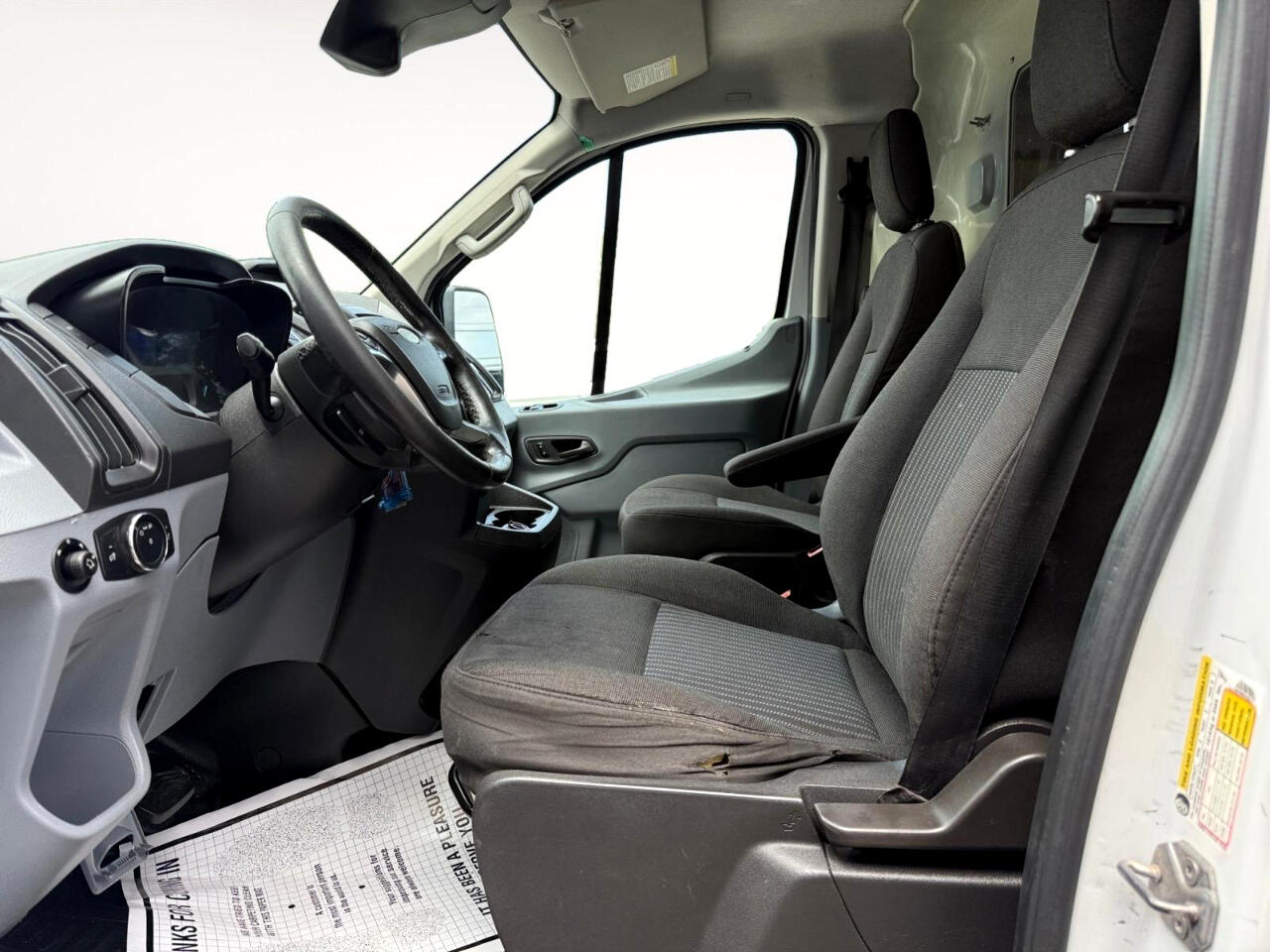 Vehicle image 17 of 24