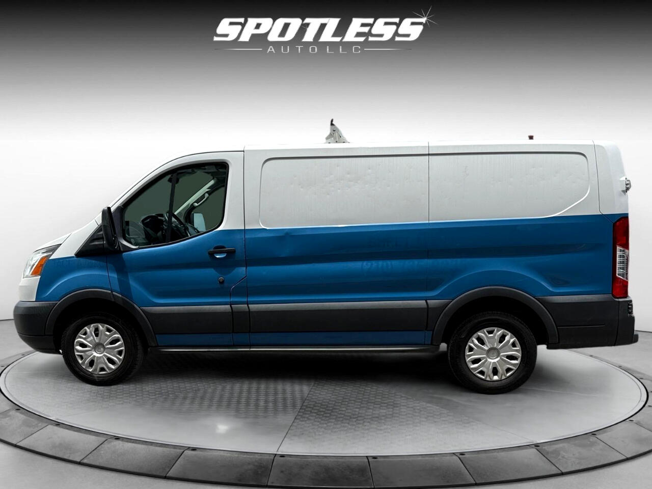 Vehicle image 10 of 24
