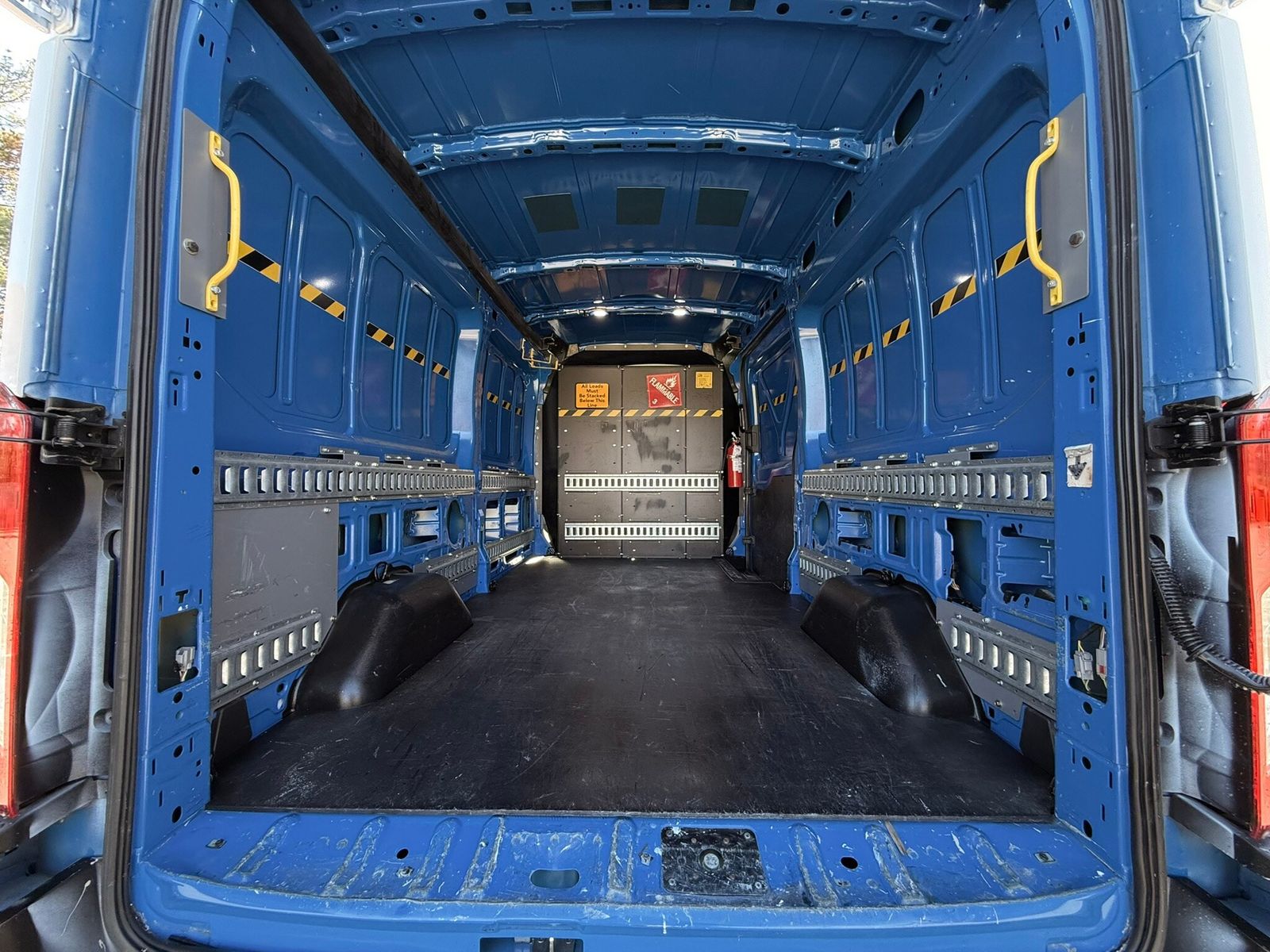Vehicle image 22 of 42