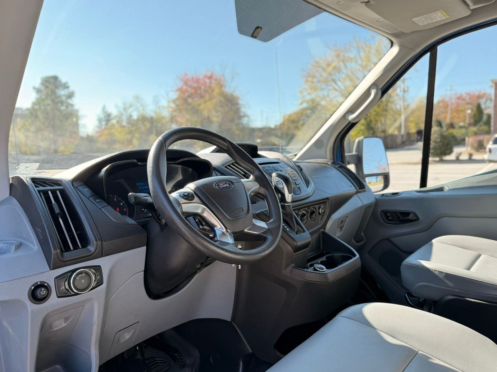 Vehicle image 14 of 42
