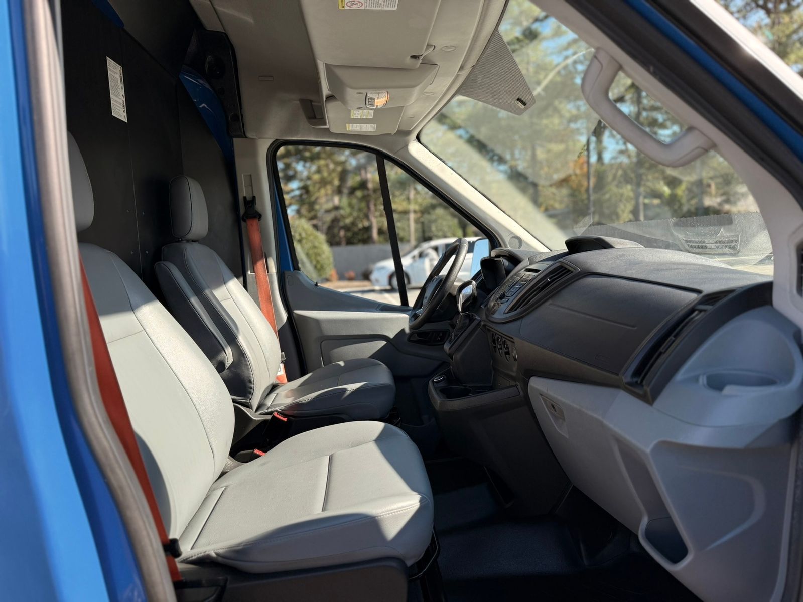 Vehicle image 30 of 42