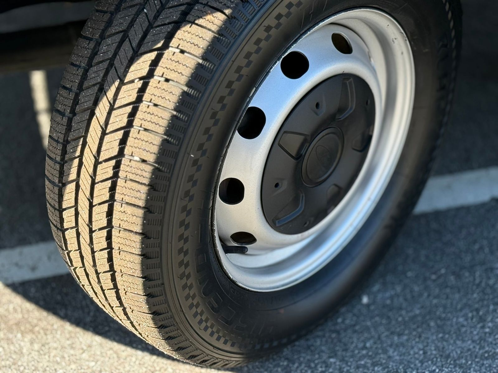 Vehicle image 35 of 42