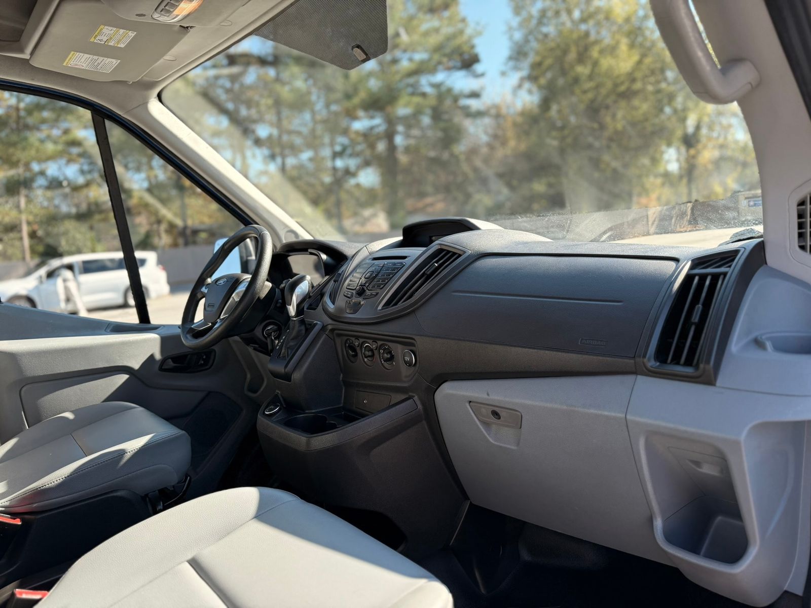 Vehicle image 31 of 42