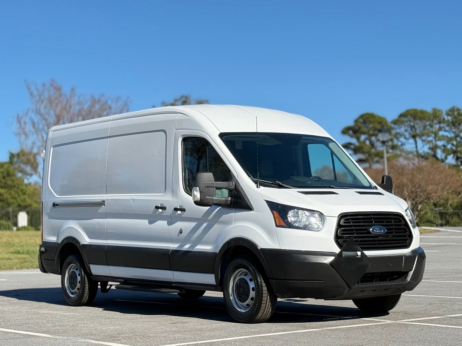 Vehicle image 9 of 42