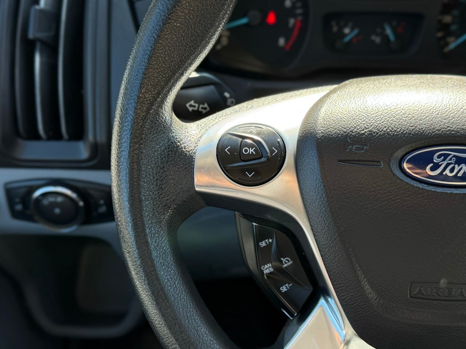 Vehicle image 36 of 42