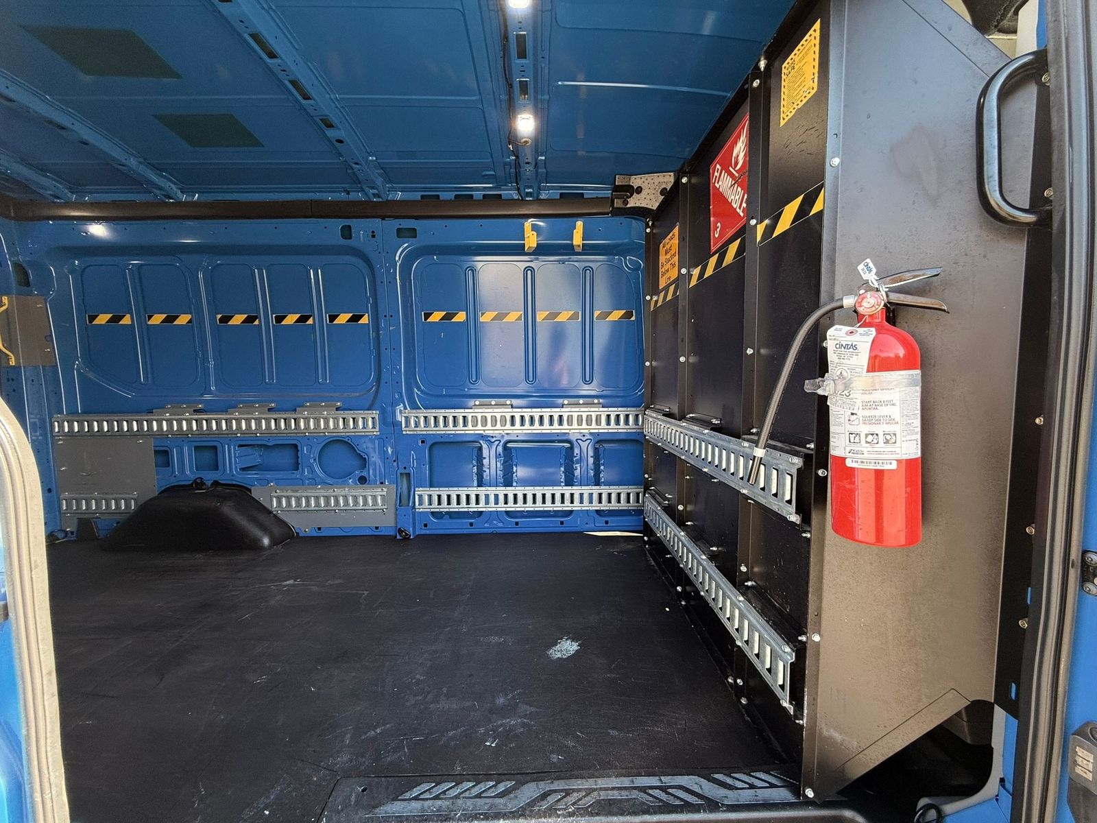 Vehicle image 27 of 42