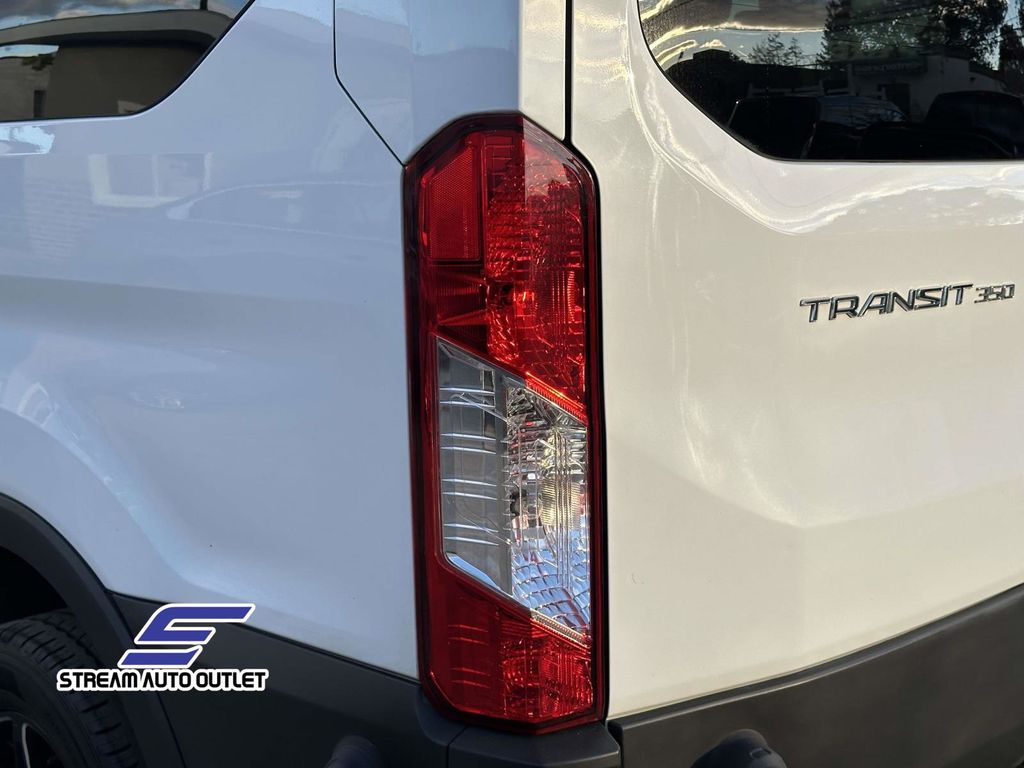 2017 Ford Transit XLT Image 30 of 35