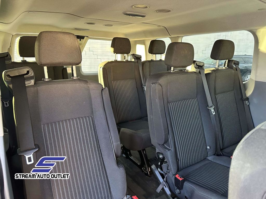 2017 Ford Transit XLT Image 9 of 35