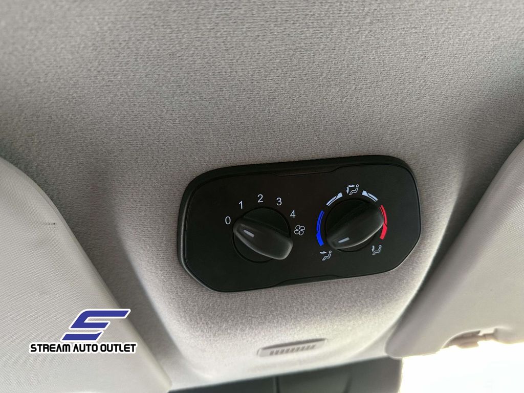 2017 Ford Transit XLT Image 17 of 35