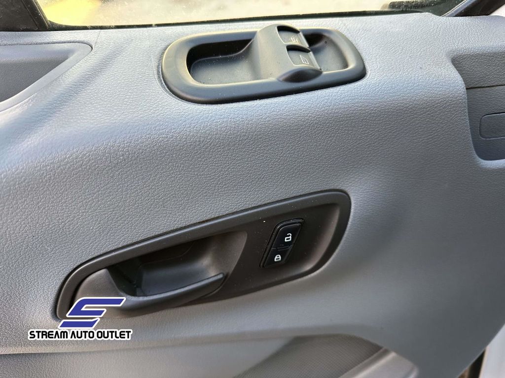 2017 Ford Transit XLT Image 16 of 35