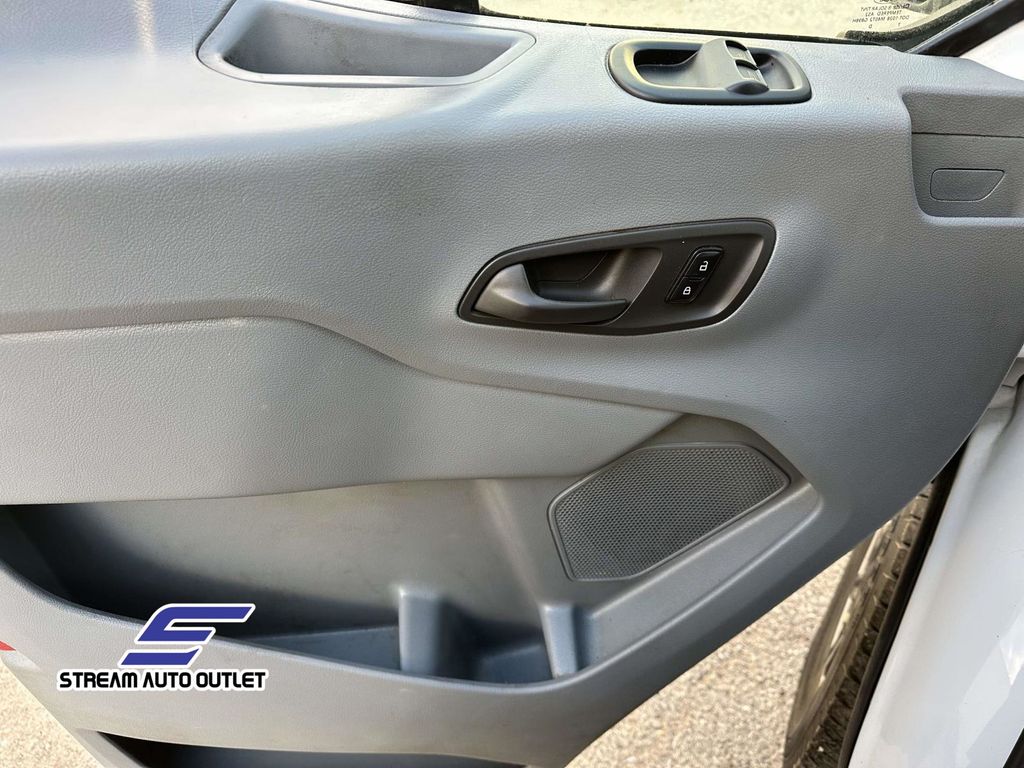 2017 Ford Transit XLT Image 15 of 35