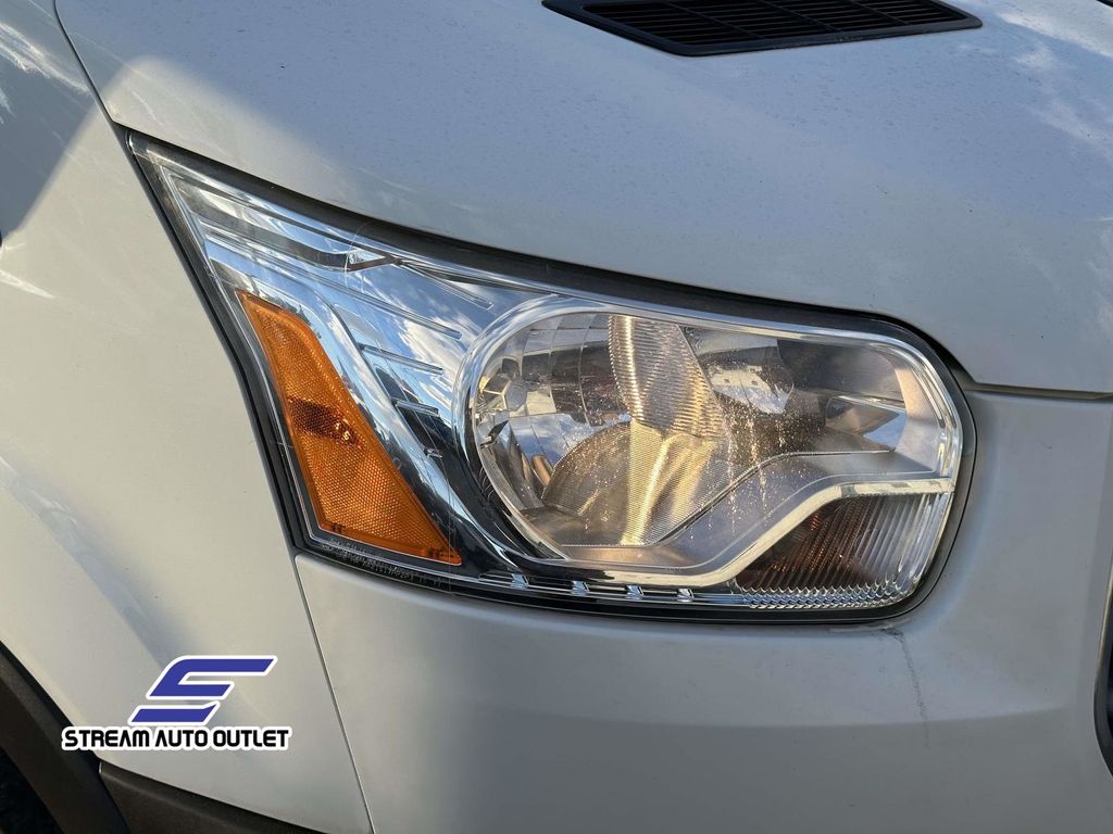 2017 Ford Transit XLT Image 18 of 35