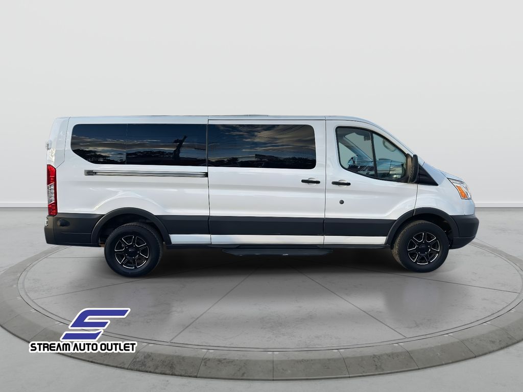 2017 Ford Transit XLT Image 4 of 35