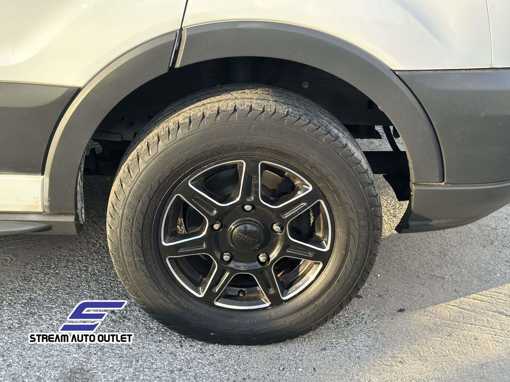 2017 Ford Transit XLT Image 8 of 35