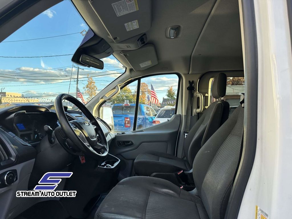 2017 Ford Transit XLT Image 28 of 35