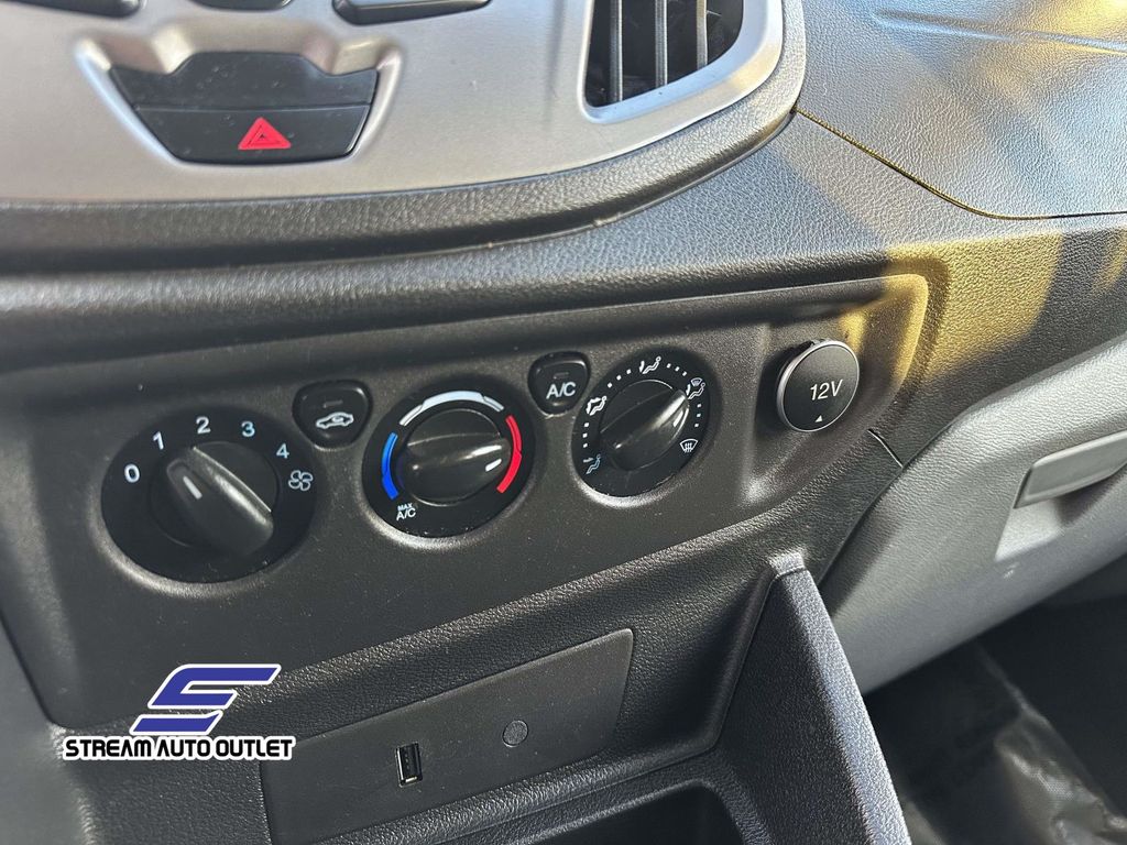 2017 Ford Transit XLT Image 32 of 35