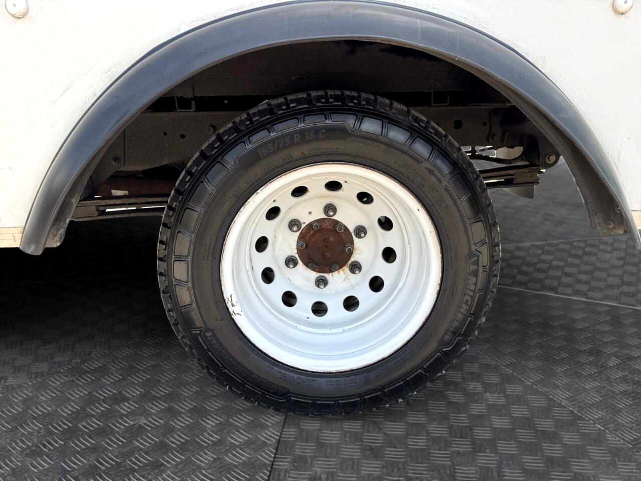 Vehicle image 16 of 25