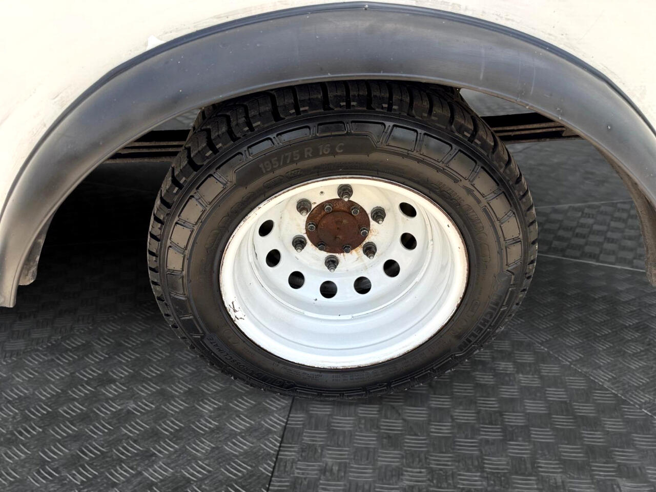 Vehicle image 15 of 25