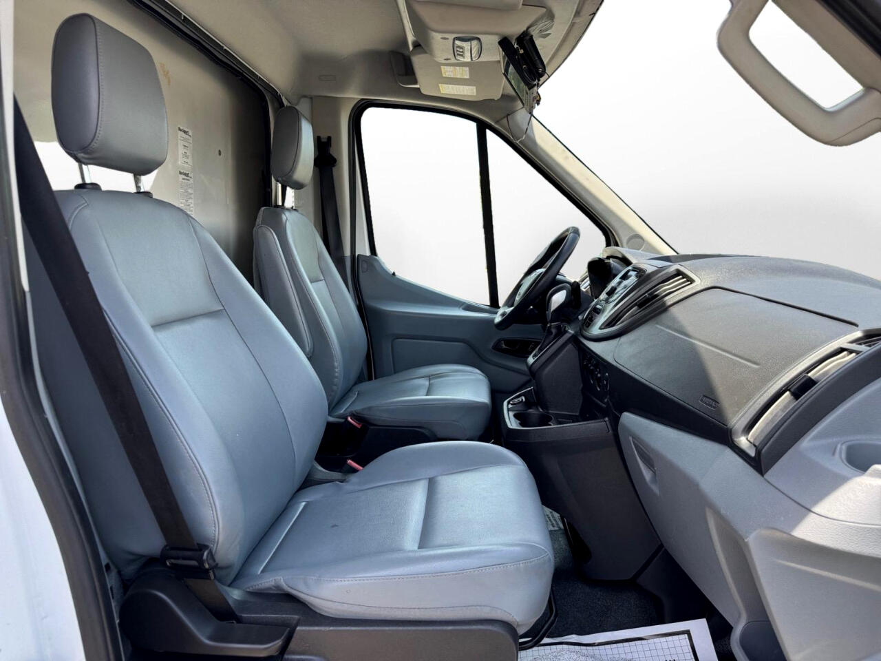 Vehicle image 21 of 25