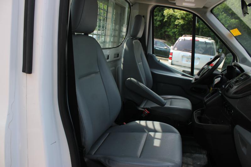 Vehicle image 15 of 19