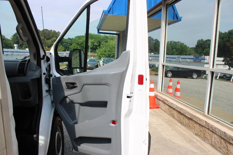 Vehicle image 16 of 19