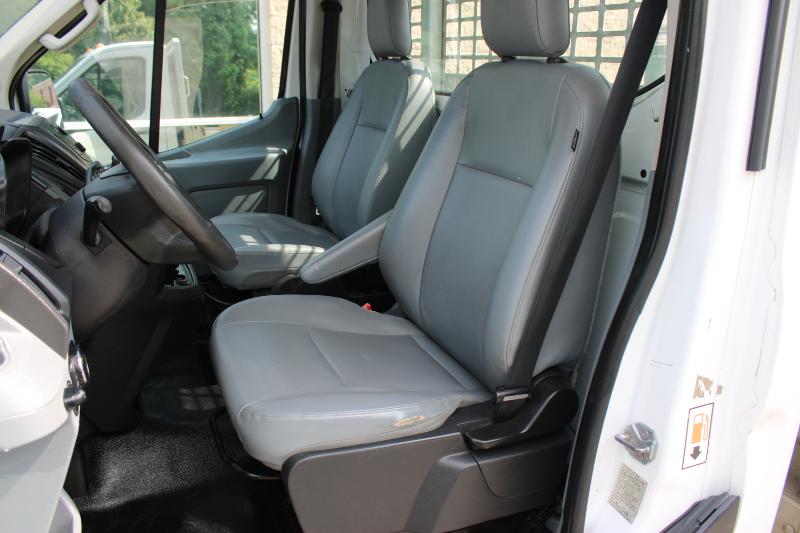 Vehicle image 14 of 19