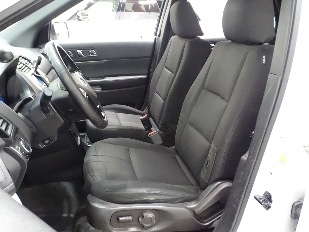 Vehicle image 8 of 38
