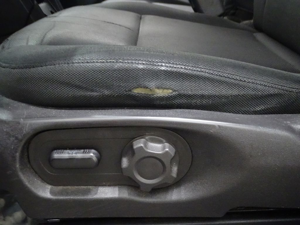 Vehicle image 14 of 38