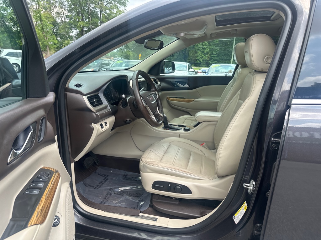 Vehicle image 10 of 58