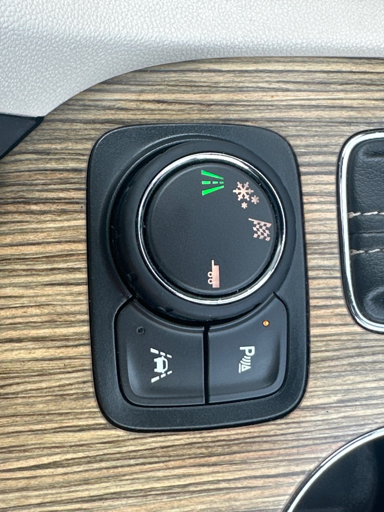 Vehicle image 33 of 58