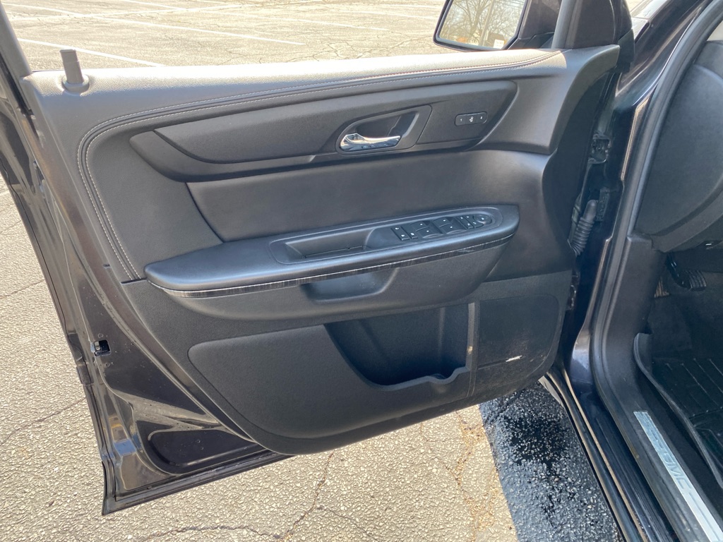 Vehicle image 10 of 25