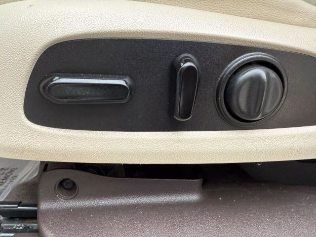 Vehicle image 21 of 59