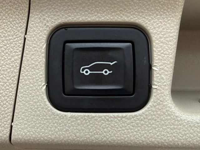 Vehicle image 18 of 59