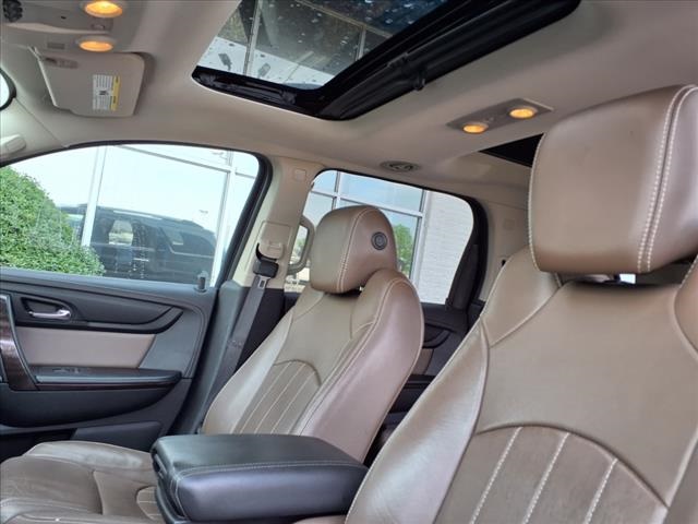 Vehicle image 17 of 25