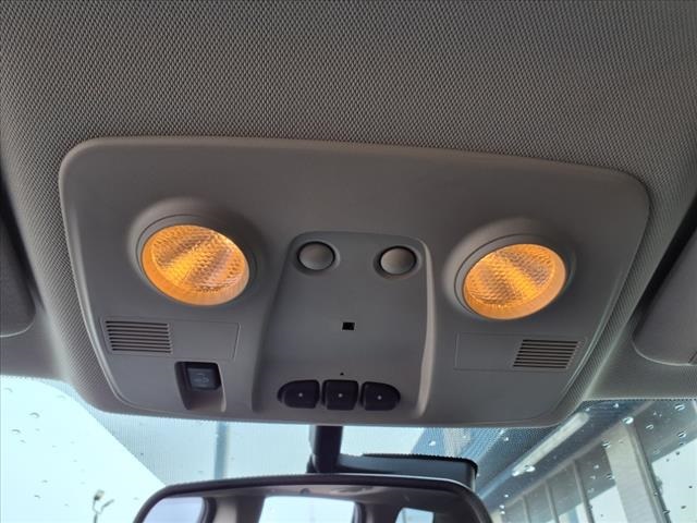 Vehicle image 16 of 25