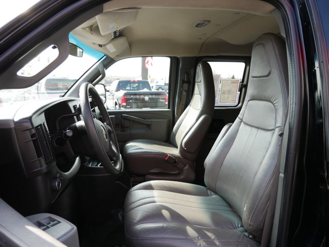 Vehicle image 17 of 30