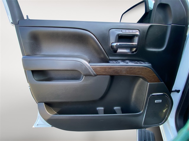 Vehicle image 17 of 37