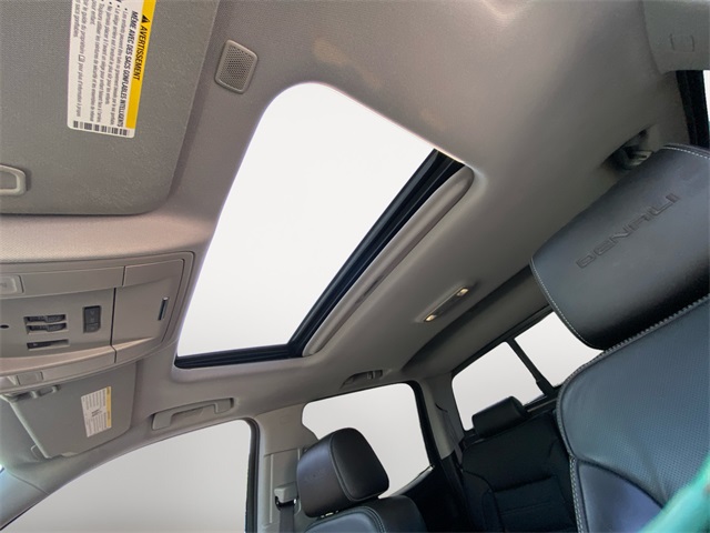 Vehicle image 25 of 37