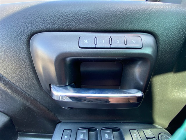 Vehicle image 23 of 37