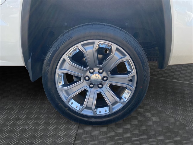 Vehicle image 35 of 37