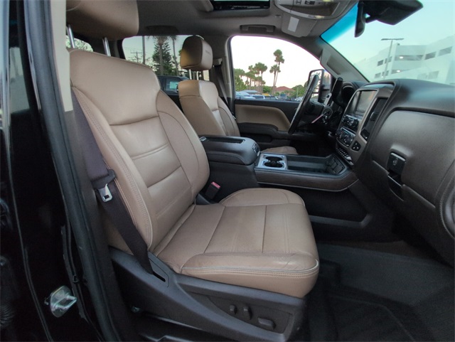 2017 GMC Sierra 3500HD Denali Image 10 of 22