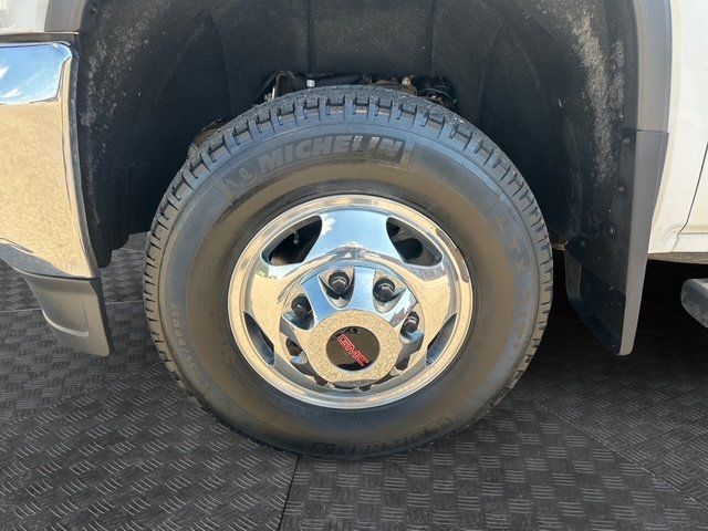Vehicle image 11 of 39
