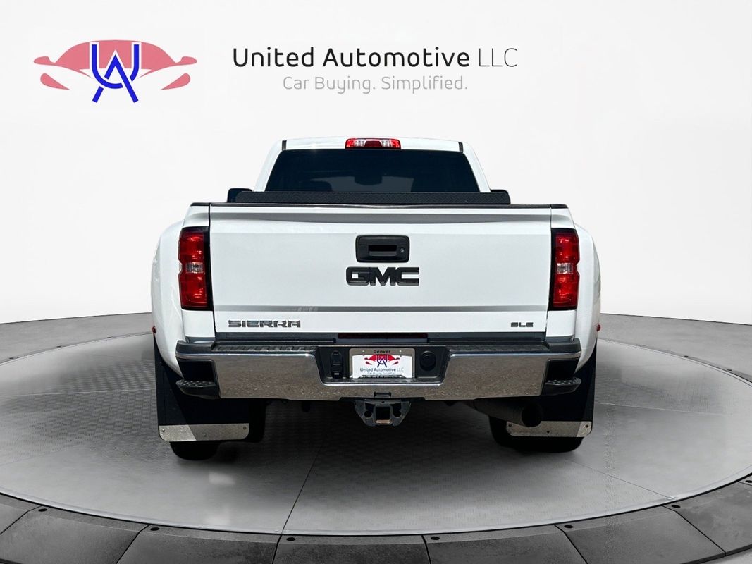 Vehicle image 6 of 39