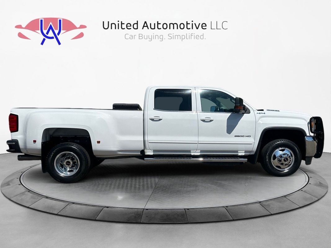 Vehicle image 3 of 39