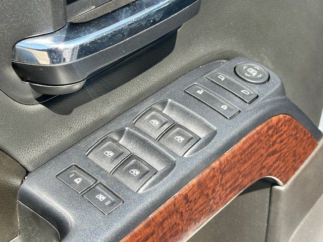 Vehicle image 27 of 39