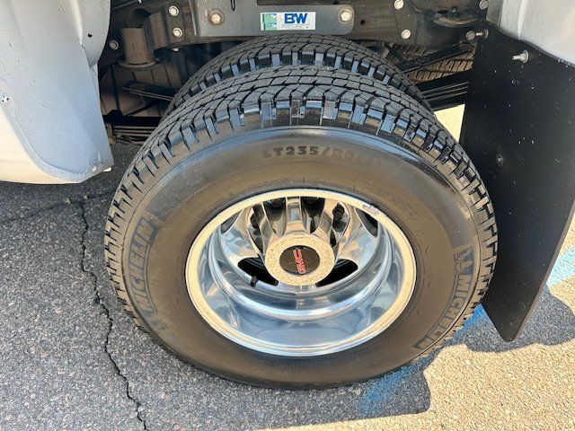 Vehicle image 14 of 39